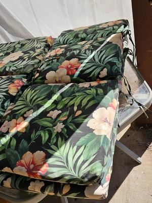 Six chair cushions - Patio chair cushions
