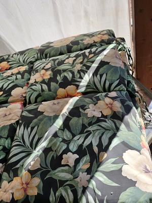 Six chair cushions - Patio chair cushions