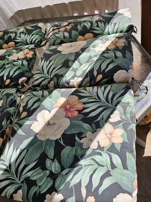 Six chair cushions - Patio chair cushions