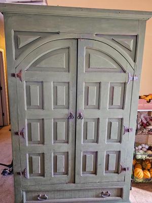 Armoire / Storage cabinet