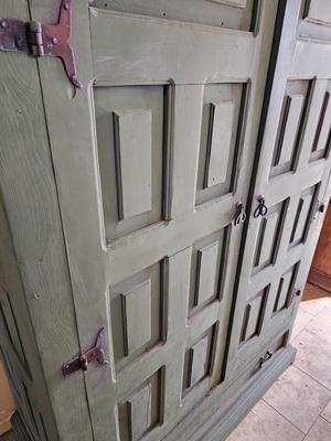 Armoire / Storage cabinet