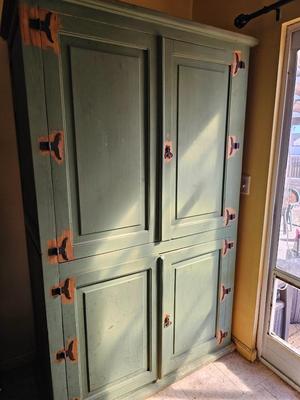 Armoire / Storage cabinet