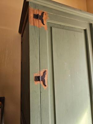 Armoire / Storage cabinet