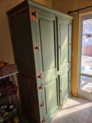 Armoire / Storage cabinet