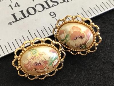 Beautiful Vintage Clip on Earrings