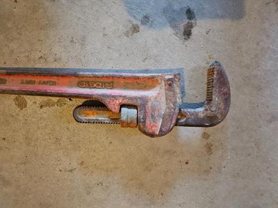 24" pipe wrench Heavy - Duty