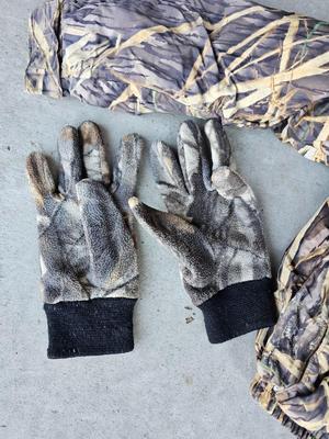 Remington Camo Jacket Youth Large with Camo gloves
