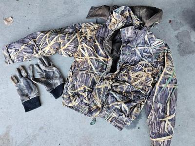 Remington Camo Jacket Youth Large with Camo gloves