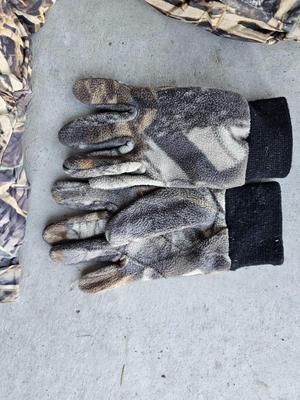 Remington Camo Jacket Youth Large with Camo gloves