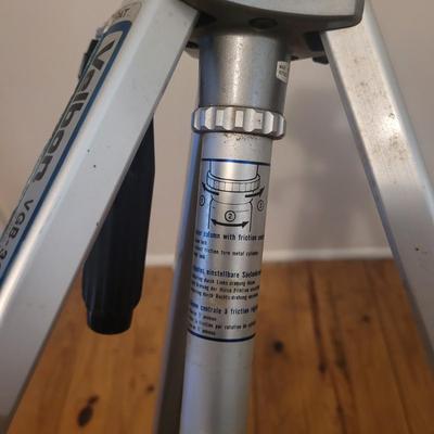 Two Tripods and Monopod (B1-EL)