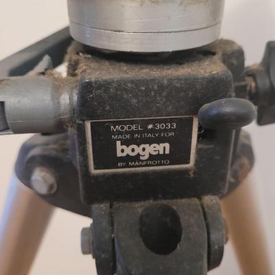 Two Tripods and Monopod (B1-EL)