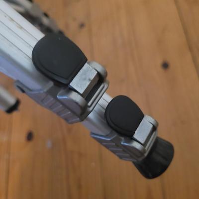 Two Tripods and Monopod (B1-EL)