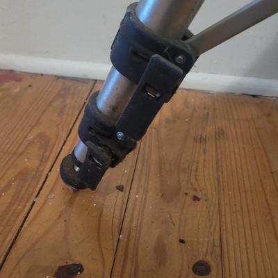 Two Tripods and Monopod (B1-EL)