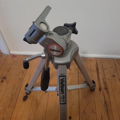 Two Tripods and Monopod (B1-EL)