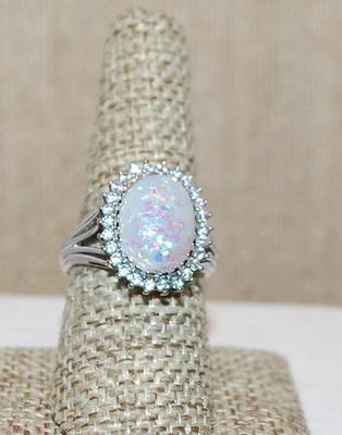 Size 8 Large Oval Iridescent White Opal-Style Main Stone with an Oval Surround on a Silver Tone Band (4.7g)