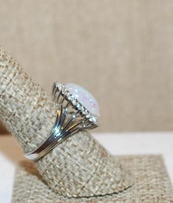 Size 8 Large Oval Iridescent White Opal-Style Main Stone with an Oval Surround on a Silver Tone Band (4.7g)
