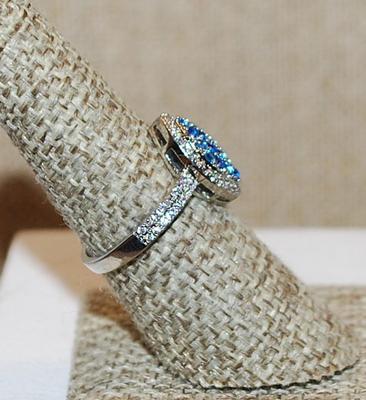 Size 7 Marked .925 Pointed Oval Setting Ring with 15 Small Round ROYAL BLUE Stones & Clear Accent Stones on a Silver Band (2.8g)
