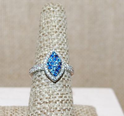 Size 7 Marked .925 Pointed Oval Setting Ring with 15 Small Round ROYAL BLUE Stones & Clear Accent Stones on a Silver Band (2.8g)
