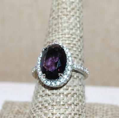 Size 8¼ Large Oval PURPLE Main Stone Ring with Sides & Surround of Bright Clear Stones on a Silver Tone Band (5.1g)
