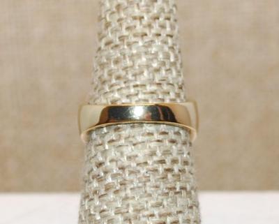 Size 6 Marked .925 Marquise Cut Main Stone with 6 Tiers of Quadruple Side Accent Stones on a Gold Band (5.0g)