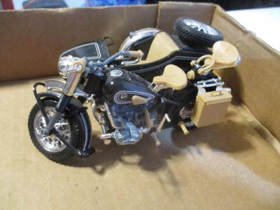 BMW Motorcycle Bburago Jeep CJ-7 1/24