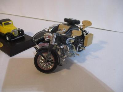 BMW Motorcycle Bburago Jeep CJ-7 1/24
