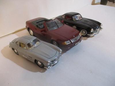 Bburago Scale 1/26 Mercedes Benz 300 1/24 Mercedes 1/18 Mercedes Benz 500 SL