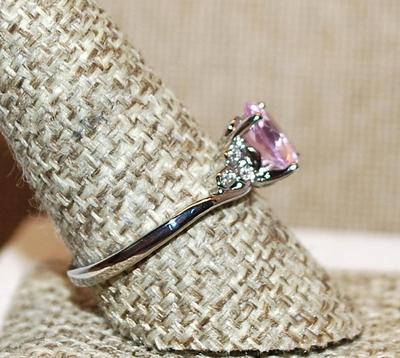 Size 9¾ Marked .925 Oval Transparent Main PINK Stone Ring with Triple Stone Side Accents on a Silver Band (2,7g)