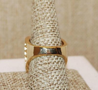 Size 9½ Pre-Owned Metal "Dollar Sign" No-Stones Statement Ring on a Very Solid Gold Tone Band (14.1g)