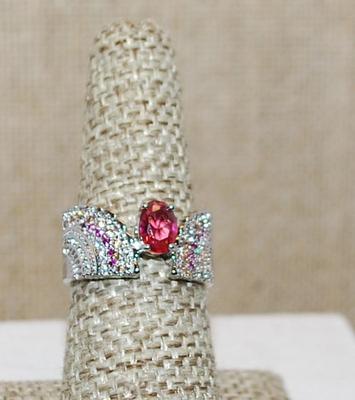 Size 7 Cranberry RED Main Stone Ring with 2 Tiny Stone Side "Fans" on a Silver Tone Band (5.1g)