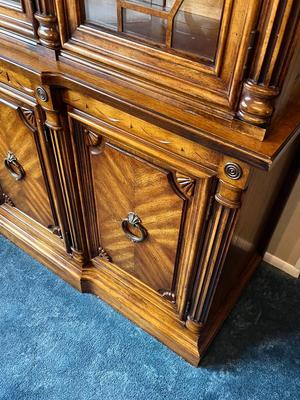 LOT 41D: Stanley Furniture Dining Room Hutch /China Cabinet