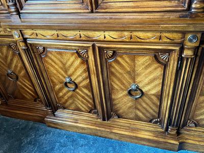 LOT 41D: Stanley Furniture Dining Room Hutch /China Cabinet