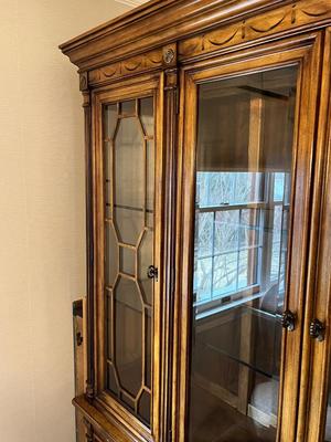 LOT 41D: Stanley Furniture Dining Room Hutch /China Cabinet