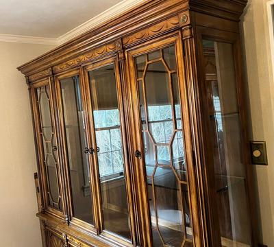 LOT 41D: Stanley Furniture Dining Room Hutch /China Cabinet
