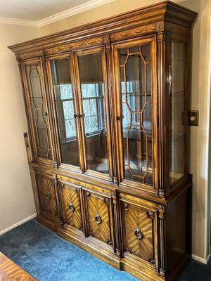 LOT 41D: Stanley Furniture Dining Room Hutch /China Cabinet