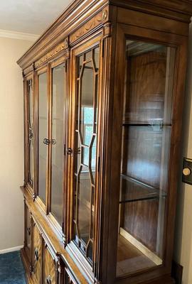 LOT 41D: Stanley Furniture Dining Room Hutch /China Cabinet