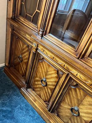 LOT 41D: Stanley Furniture Dining Room Hutch /China Cabinet