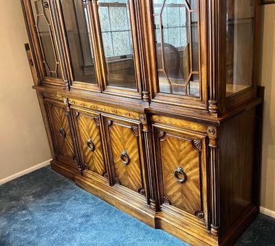 LOT 41D: Stanley Furniture Dining Room Hutch /China Cabinet