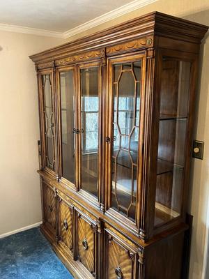 LOT 41D: Stanley Furniture Dining Room Hutch /China Cabinet