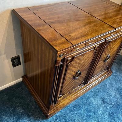 LOT 42D: J.B. Van Sciver/Stanley Furniture Flip-Top Sideboard / Buffet / Server/ Bar