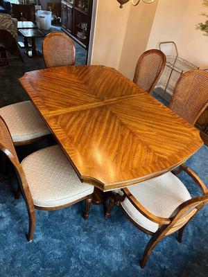 LOT 45D: Stanley Furniture Dining Room Table and Six Chairs