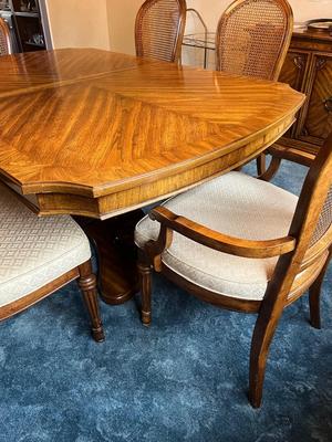 LOT 45D: Stanley Furniture Dining Room Table and Six Chairs