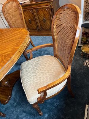 LOT 45D: Stanley Furniture Dining Room Table and Six Chairs