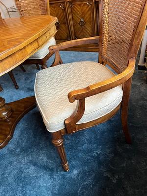 LOT 45D: Stanley Furniture Dining Room Table and Six Chairs
