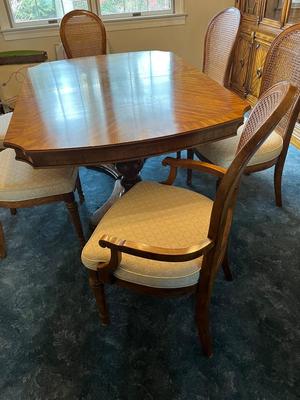 LOT 45D: Stanley Furniture Dining Room Table and Six Chairs