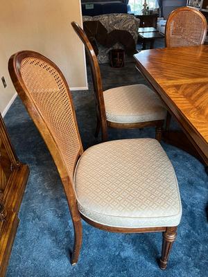 LOT 45D: Stanley Furniture Dining Room Table and Six Chairs
