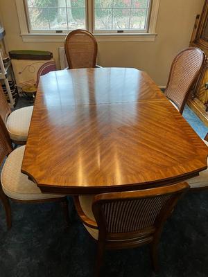 LOT 45D: Stanley Furniture Dining Room Table and Six Chairs