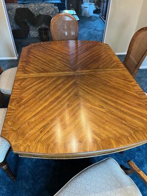 LOT 45D: Stanley Furniture Dining Room Table and Six Chairs