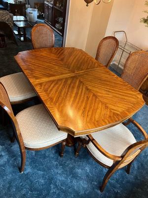 LOT 45D: Stanley Furniture Dining Room Table and Six Chairs