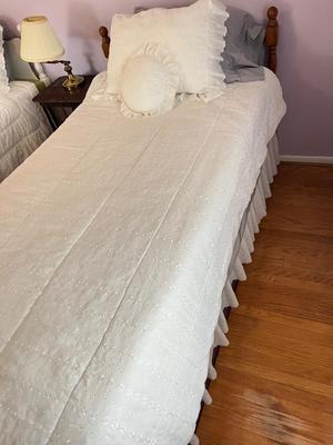 LOT 47Y: Twin Bed